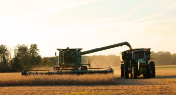 Teamwork in Agriculture - Farming in Ontario